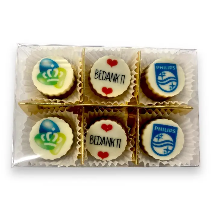 6 bonbons met logo in transparant doosje (minimaal 10 doosjes)