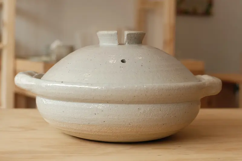 Azmaya Igayaki 30 cm hotei donabe clay pot with an ash glaze made at the Kōbō kiln in Mie
