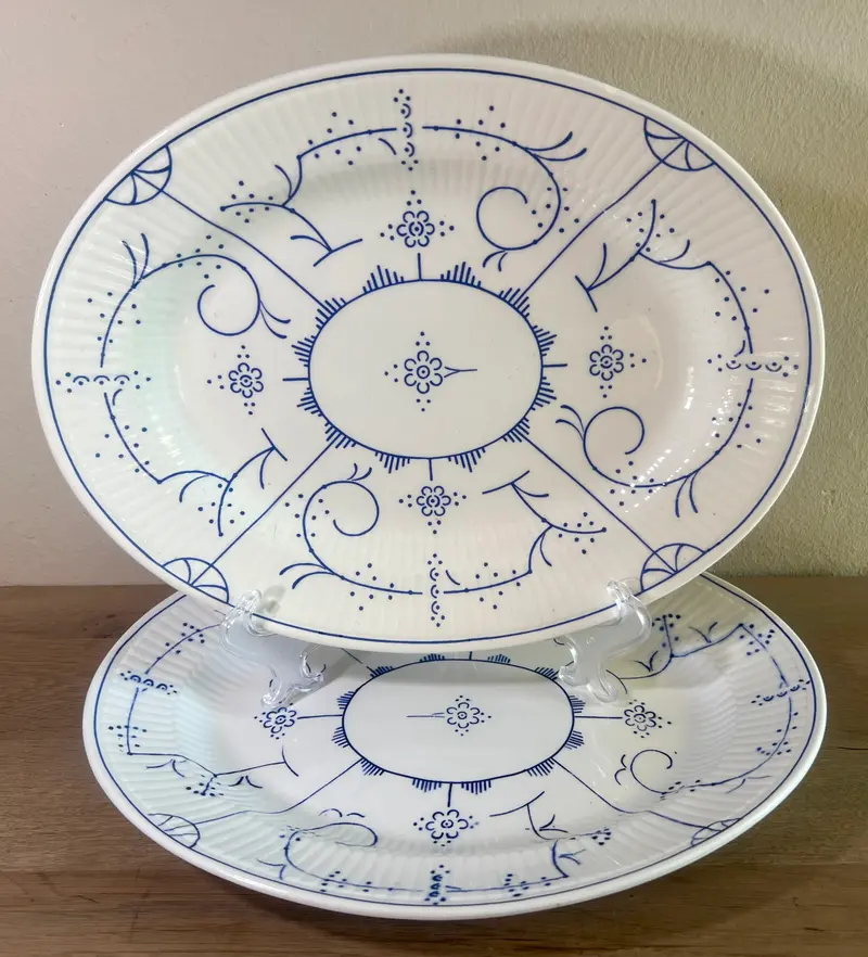 Bord / Schaal - ovaal, plat, model - Boch - décor COPENHAGUE uitgevoerd in blauw (maat 5)