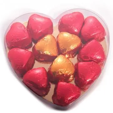 Hart gevuld met ambachtelijke hartjesbonbons Brievenbuspost