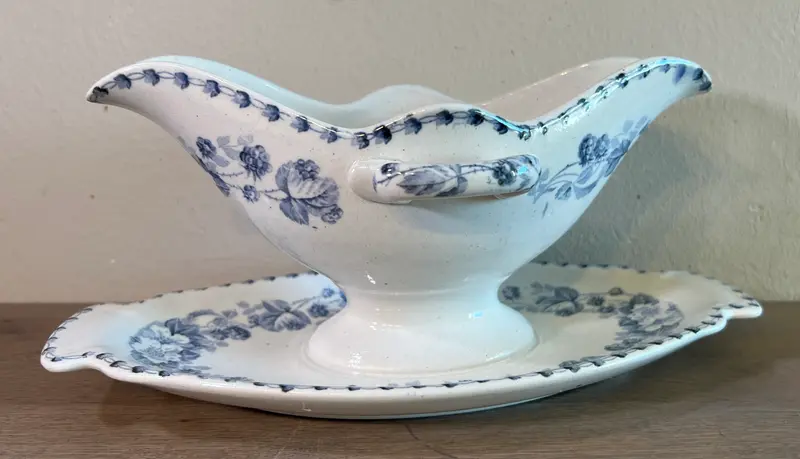 Juskom / Sauskom - Societe Ceramique Maestricht - decor MURES uitgevoerd in lichtblauw/oud-blauw