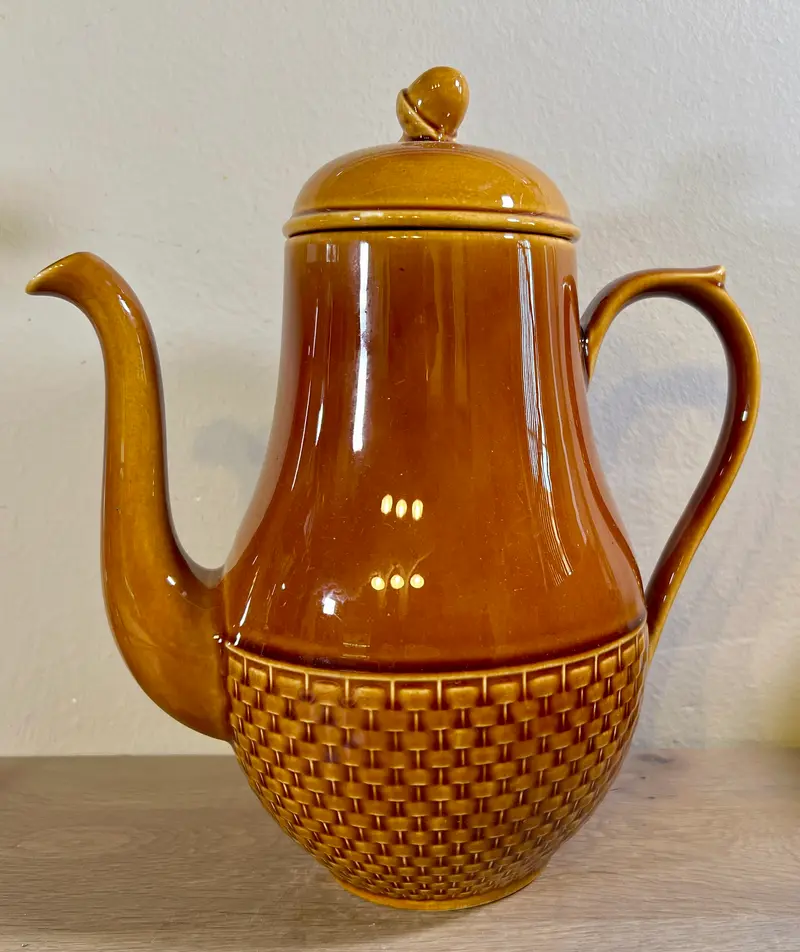 Koffiepot / Koffiekan - Royal Sphinx - uitgevoerd in lichtbruin/caramel kleur met dekselknop in de vorm van een eikel