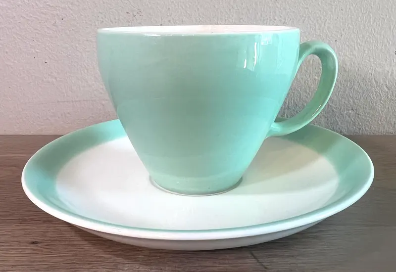 Kop en schotel - Royal Sphinx - uitgevoerd in groene pastel kleur
