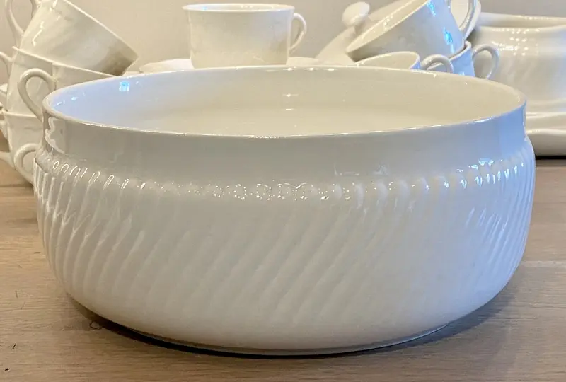 Saladeschaal - Boch - crèmekleurig - vorm TRIANON