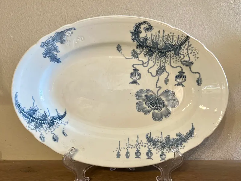 Schaal / Serveerschaal - plat, ovaal, model - Societe Ceramique Maestricht - décor MORPHÉE uitgevoerd in grijs-blauw