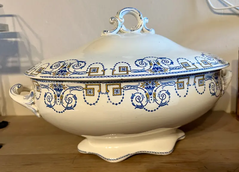 Soepterrine / Dekschaal - groot model - Sarreguemines U&C - décor NAVARRE uitgevoerd in blauw met geel