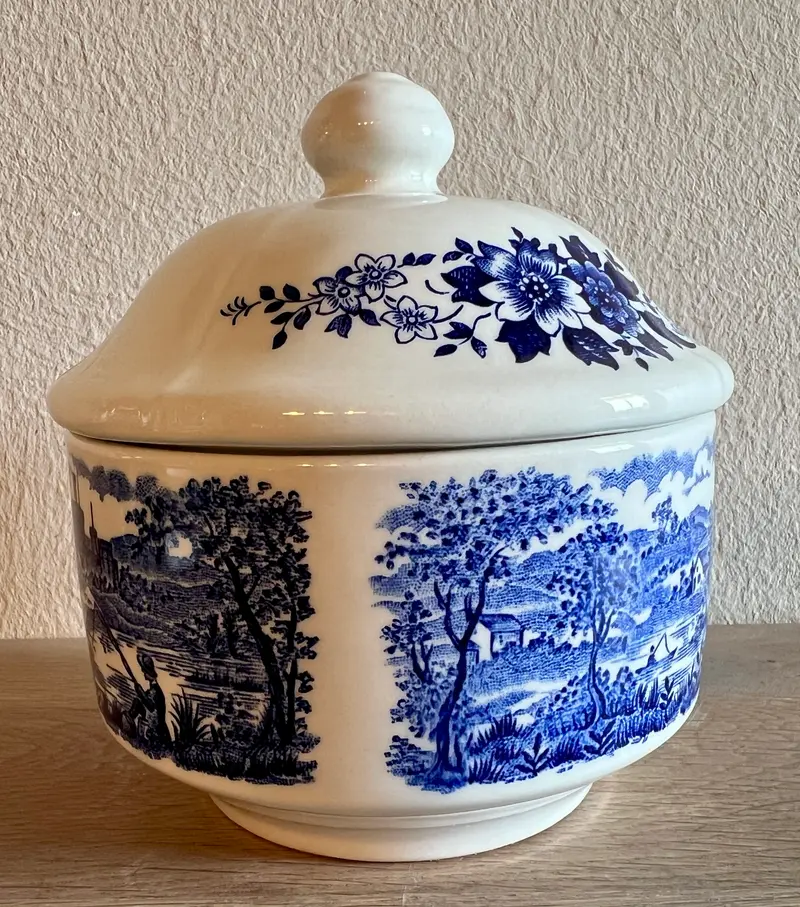Suikerpot - Broadhurst Staffordshire - Ironstone - made in England - decor FISHERMAN/THE ENGLISH SCENE uitgevoerd in blauw