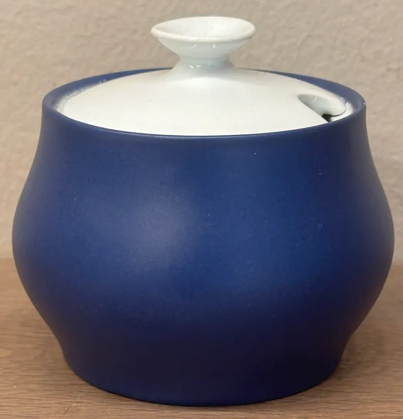 Suikerpot - Koninklijke Goedewaagen Holland - uitgevoerd in mat donkerblauw met glad wit - FIESTA blue sky servies