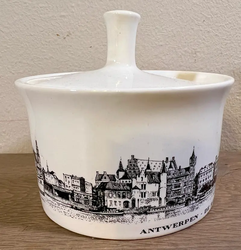 Suikerpot - Villeroy & Boch - Made in Luxembourg - décor van Antwerpen "De Rede" uitgevoerd in zwart/wit