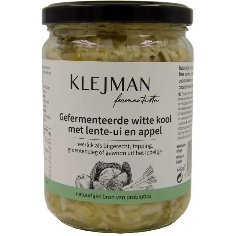 Witte kimchi met lente ui en appel
